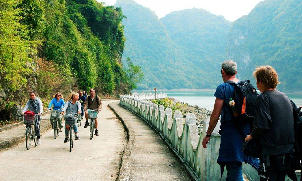 vspirit-cruises-viet-hai-village-1024x616 vspirit-cruises-viet-hai-village-1024x616