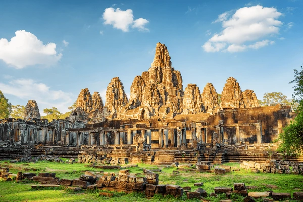 main-view-ancient-bayon-temple-600nw-339593069 main-view-ancient-bayon-temple-600nw-339593069