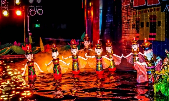 water-puppet-show (7)650-388 water-puppet-show (7)650-388